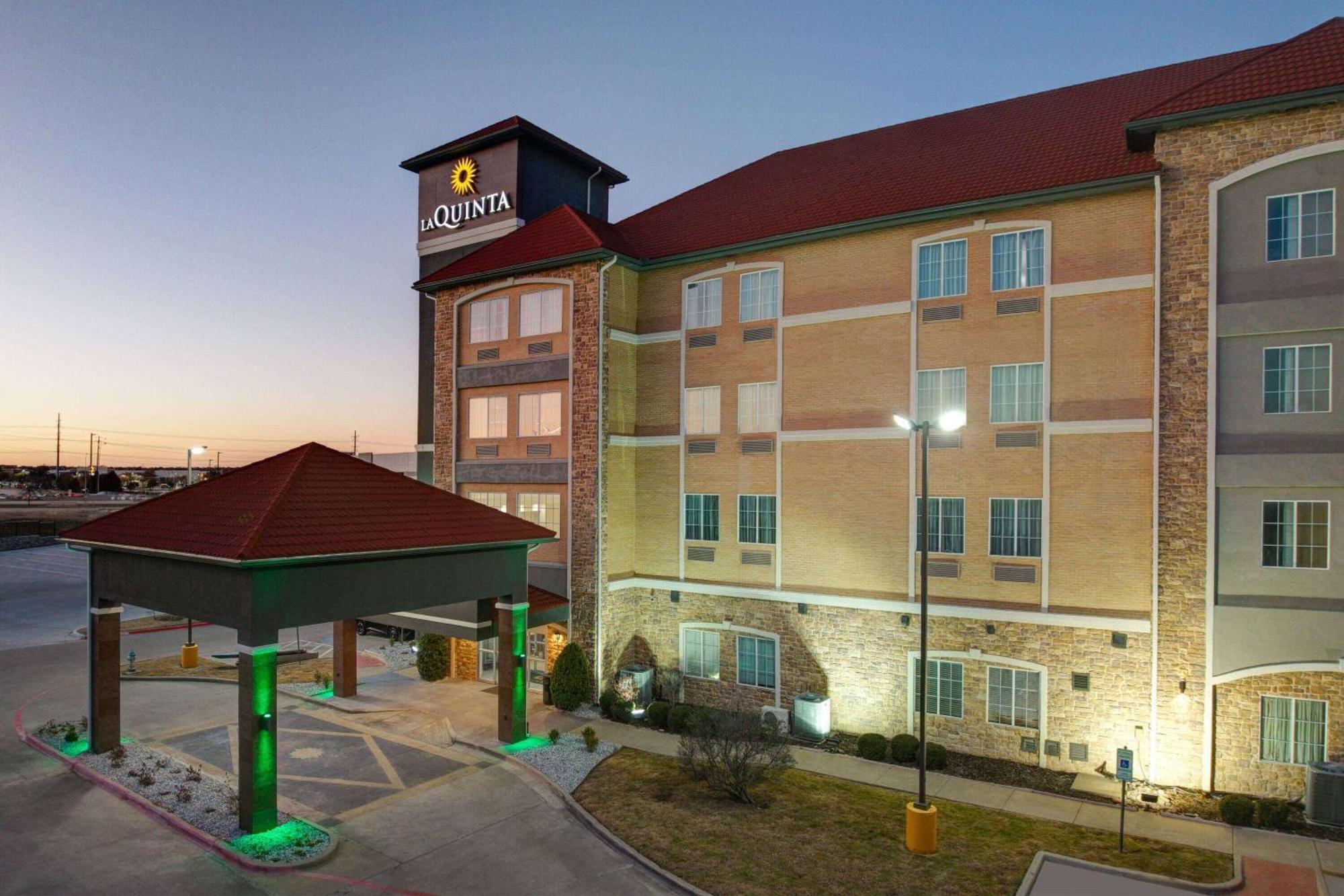 La Quinta By Wyndham Allen At The Village Exterior foto