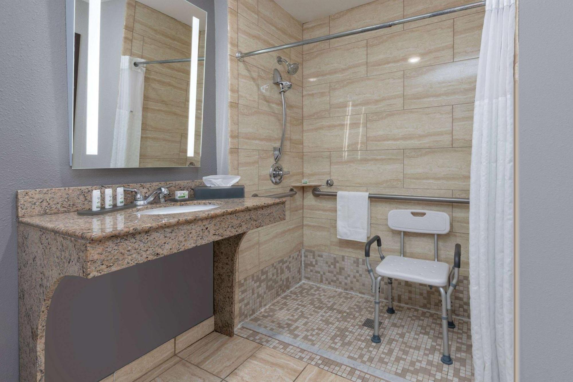 La Quinta By Wyndham Allen At The Village Exterior foto